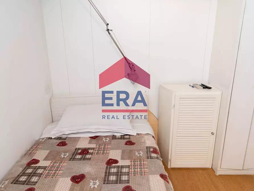 Immagine 22 di Attico in vendita  in Via Del Moro a Roma