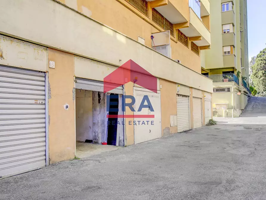 Immagine 3 di Box auto in vendita  in Via Byron a Roma