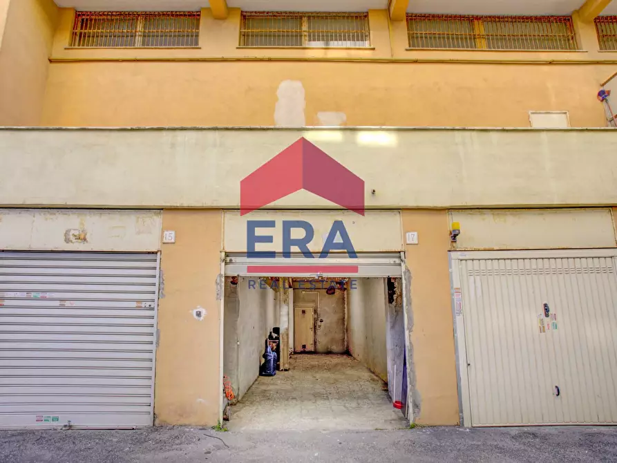 Immagine 4 di Box auto in vendita  in Via Byron a Roma