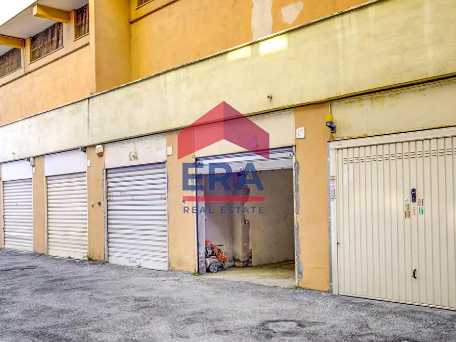 Immagine 5 di Box auto in vendita  in Via Byron a Roma