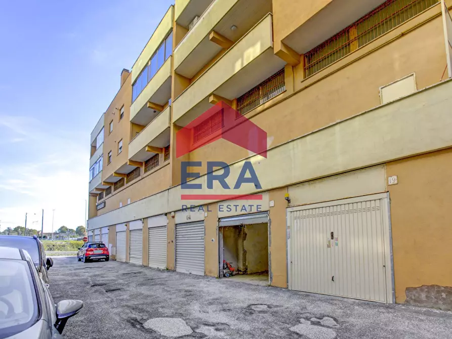 Immagine 6 di Box auto in vendita  in Via Byron a Roma