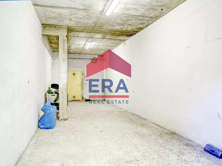 Immagine 12 di Box auto in vendita  in Via Byron a Roma