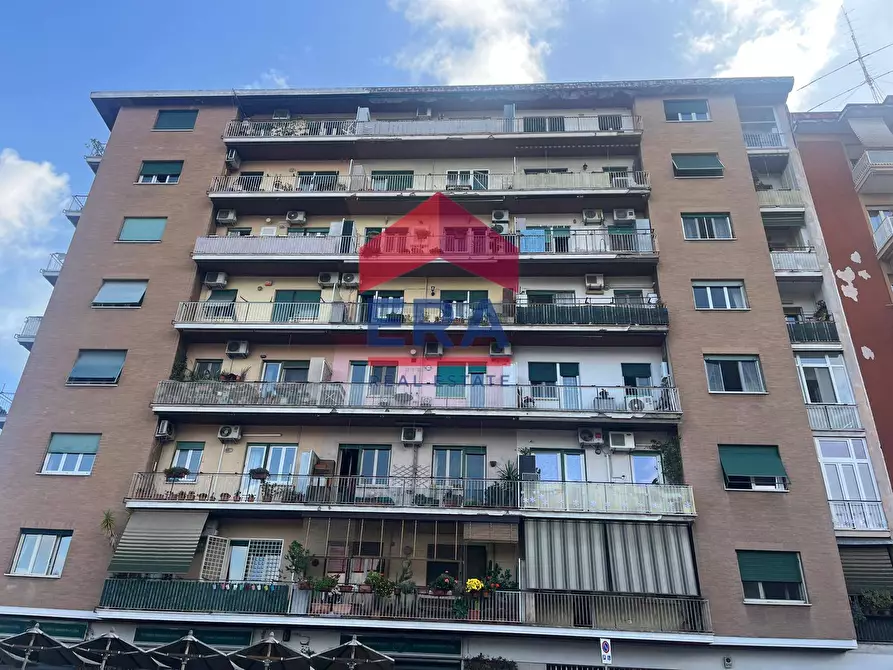 Immagine 1 di Appartamento in vendita  in Via Papiria a Roma