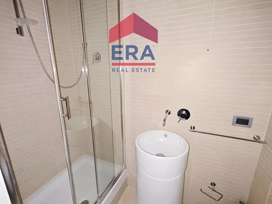 Immagine 22 di Locale commerciale in vendita  in Via Mario Rigamonti a Roma