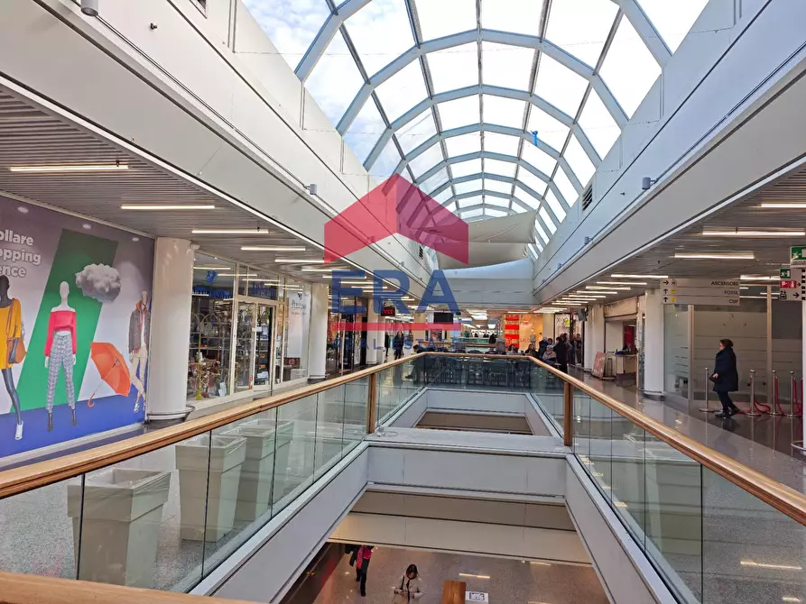 Immagine 23 di Locale commerciale in vendita  in Via Mario Rigamonti a Roma