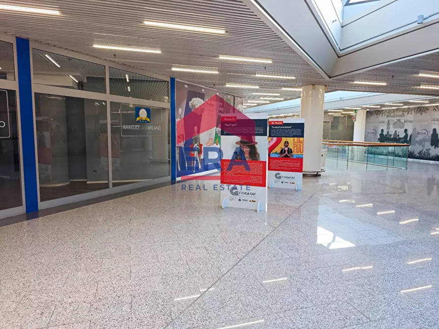 Immagine 26 di Locale commerciale in vendita  in Via Mario Rigamonti a Roma