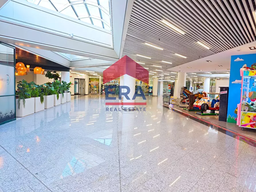 Immagine 27 di Locale commerciale in vendita  in Via Mario Rigamonti a Roma