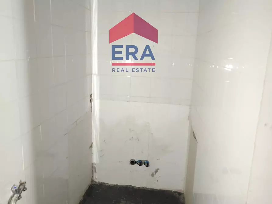 Immagine 21 di Locale commerciale in vendita  in Via Mario Rigamonti a Roma