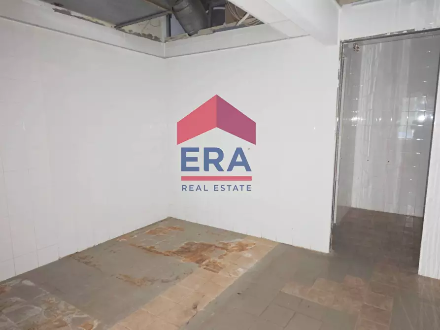 Immagine 23 di Locale commerciale in vendita  in Via Mario Rigamonti a Roma