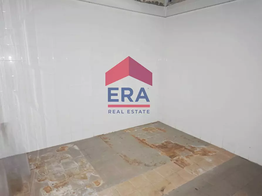 Immagine 24 di Locale commerciale in vendita  in Via Mario Rigamonti a Roma