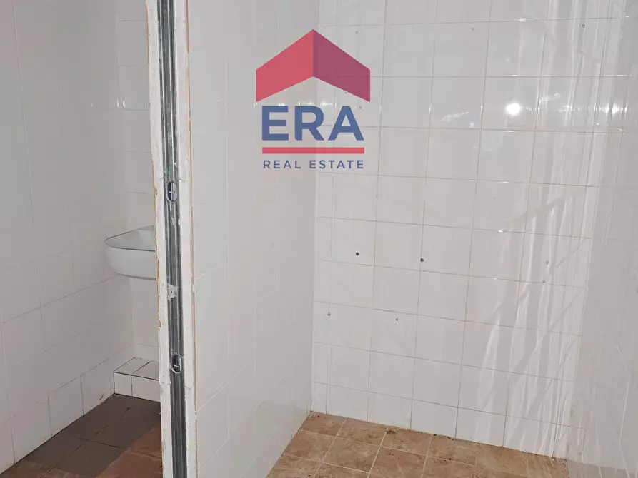 Immagine 25 di Locale commerciale in vendita  in Via Mario Rigamonti a Roma