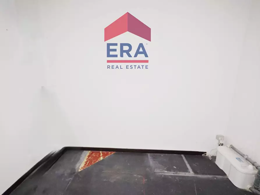 Immagine 27 di Locale commerciale in vendita  in Via Mario Rigamonti a Roma