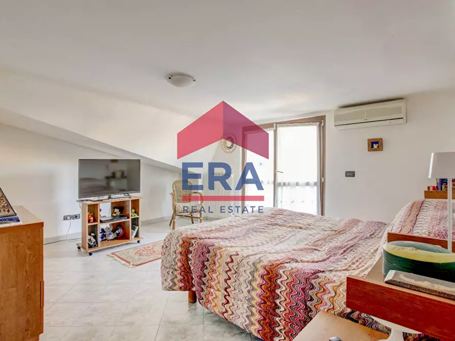 Immagine 25 di Villa in vendita  in Via Afrodite a Pomezia