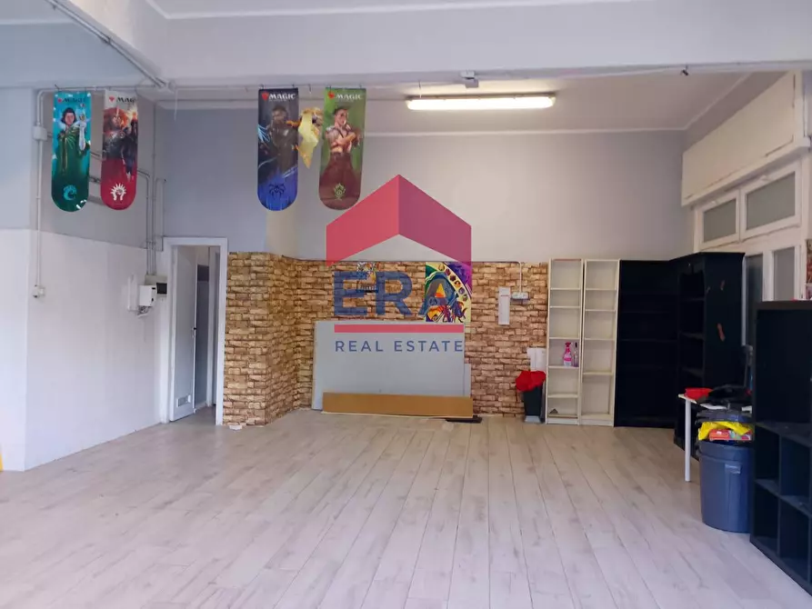 Immagine 10 di Attività commerciale in affitto  in Via Melanesia a Roma