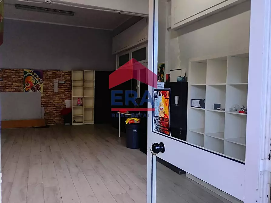 Immagine 7 di Attività commerciale in affitto  in Via Melanesia a Roma