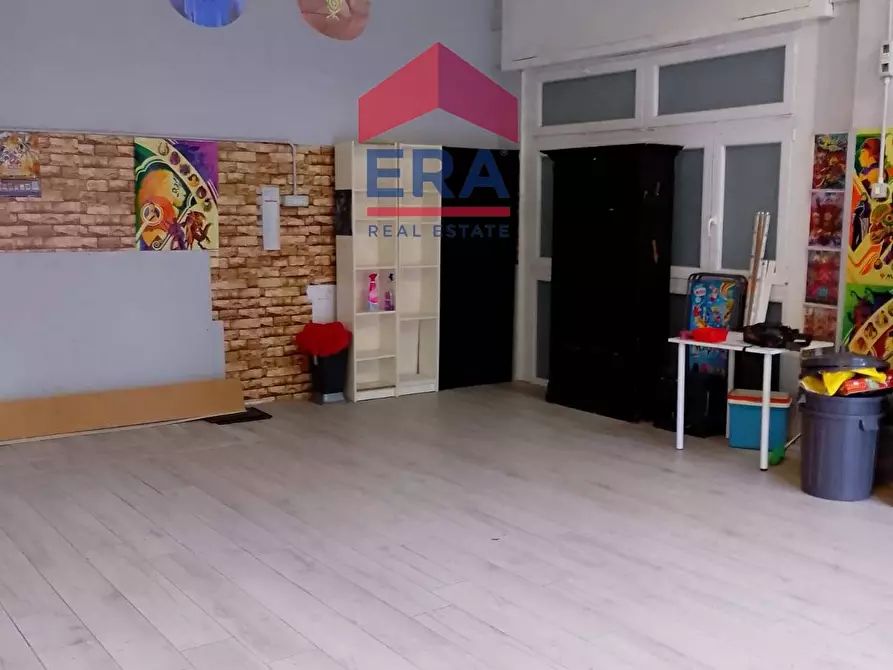 Immagine 11 di Attività commerciale in affitto  in Via Melanesia a Roma