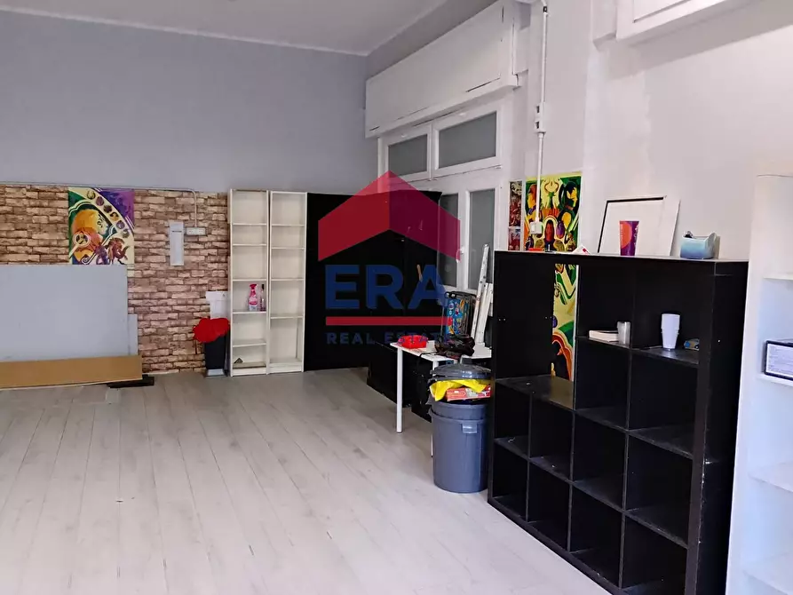 Immagine 13 di Attività commerciale in affitto  in Via Melanesia a Roma