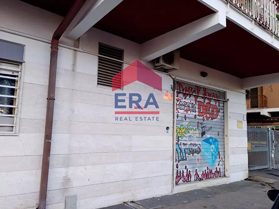 Immagine 6 di Attività commerciale in affitto  in Via Melanesia a Roma