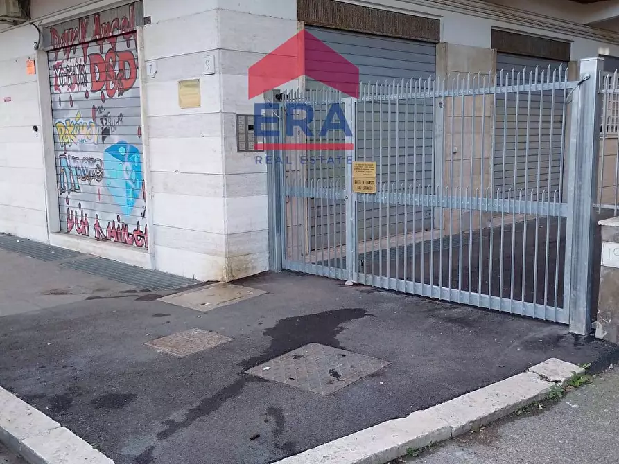 Immagine 5 di Attività commerciale in affitto  in Via Melanesia a Roma