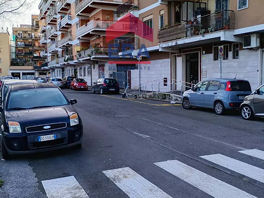 Immagine 2 di Attività commerciale in affitto  in Via Melanesia a Roma
