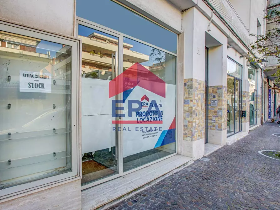 Immagine 3 di Negozio in affitto  in VIA ROMA a Pomezia