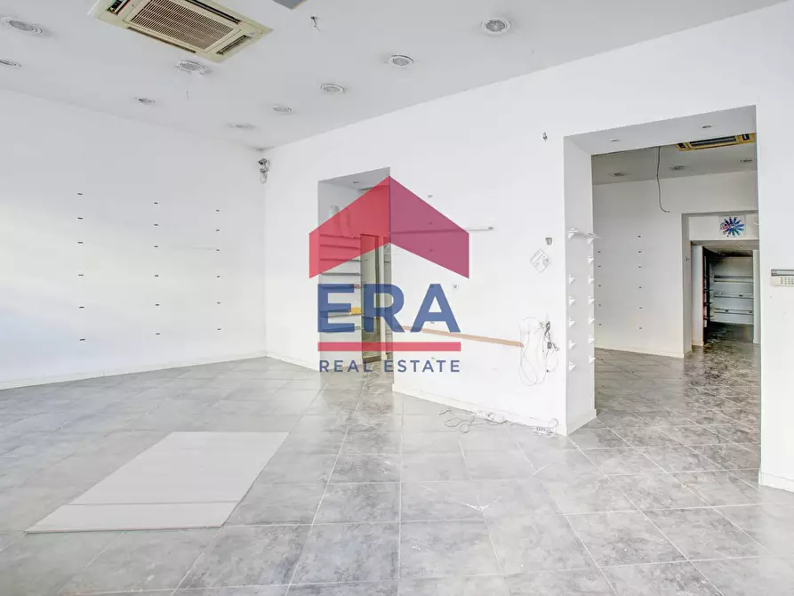 Immagine 8 di Negozio in affitto  in VIA ROMA a Pomezia