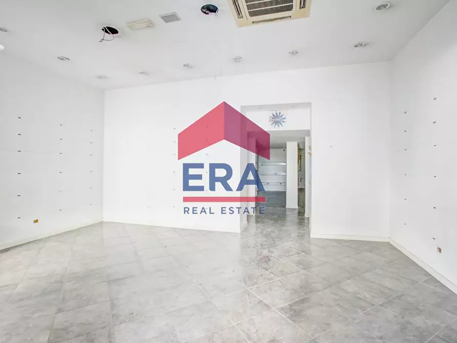 Immagine 11 di Negozio in affitto  in VIA ROMA a Pomezia