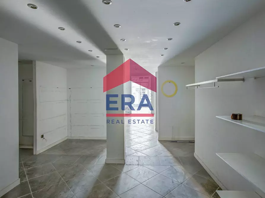 Immagine 12 di Negozio in affitto  in VIA ROMA a Pomezia