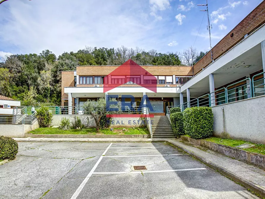 Immagine 1 di Locale commerciale in vendita  in Via Mario Vinciguerra a Roma