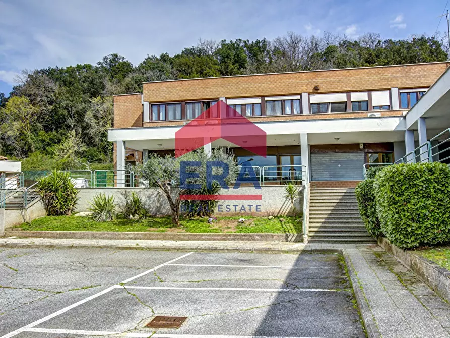 Immagine 2 di Locale commerciale in vendita  in Via Mario Vinciguerra a Roma