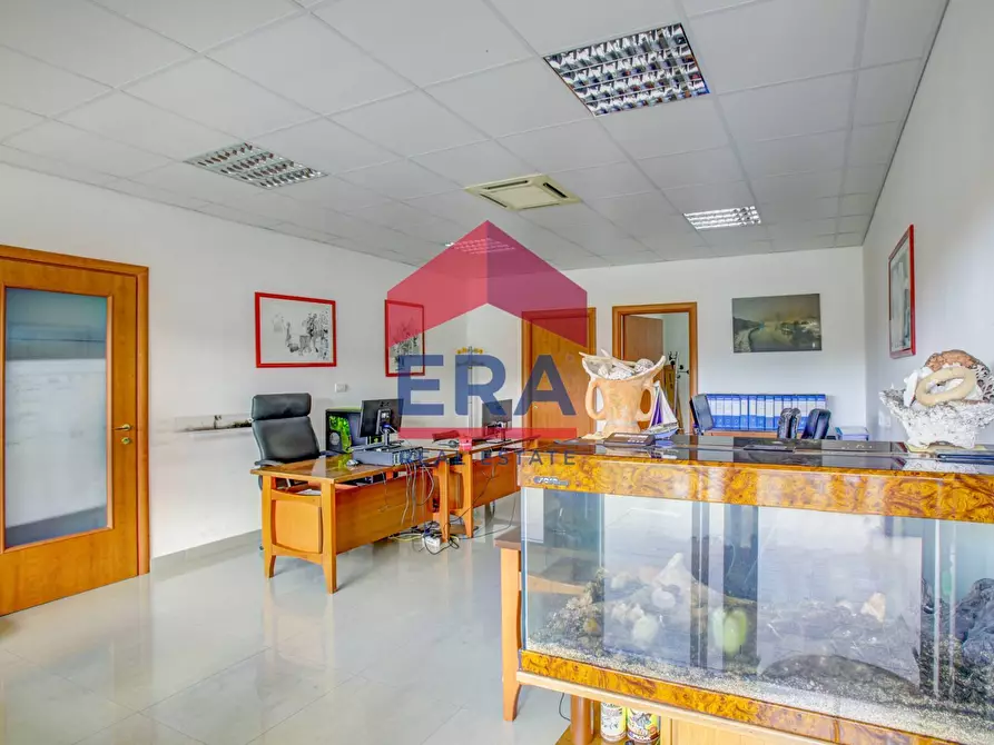 Immagine 6 di Locale commerciale in vendita  in Via Mario Vinciguerra a Roma