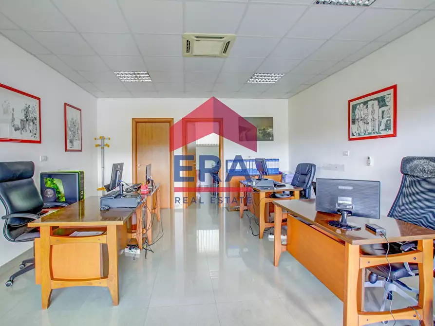 Immagine 8 di Locale commerciale in vendita  in Via Mario Vinciguerra a Roma