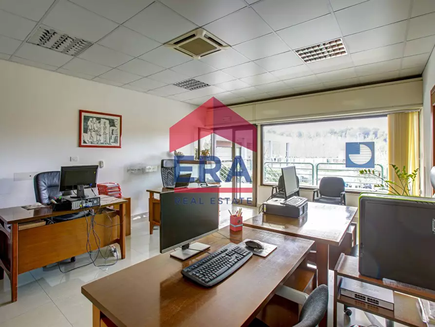 Immagine 10 di Locale commerciale in vendita  in Via Mario Vinciguerra a Roma