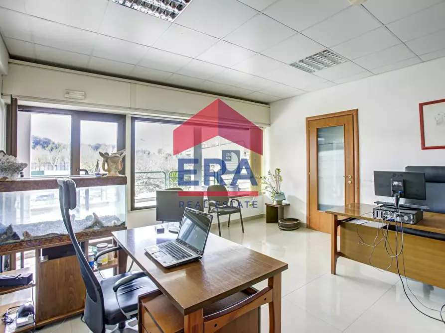 Immagine 12 di Locale commerciale in vendita  in Via Mario Vinciguerra a Roma