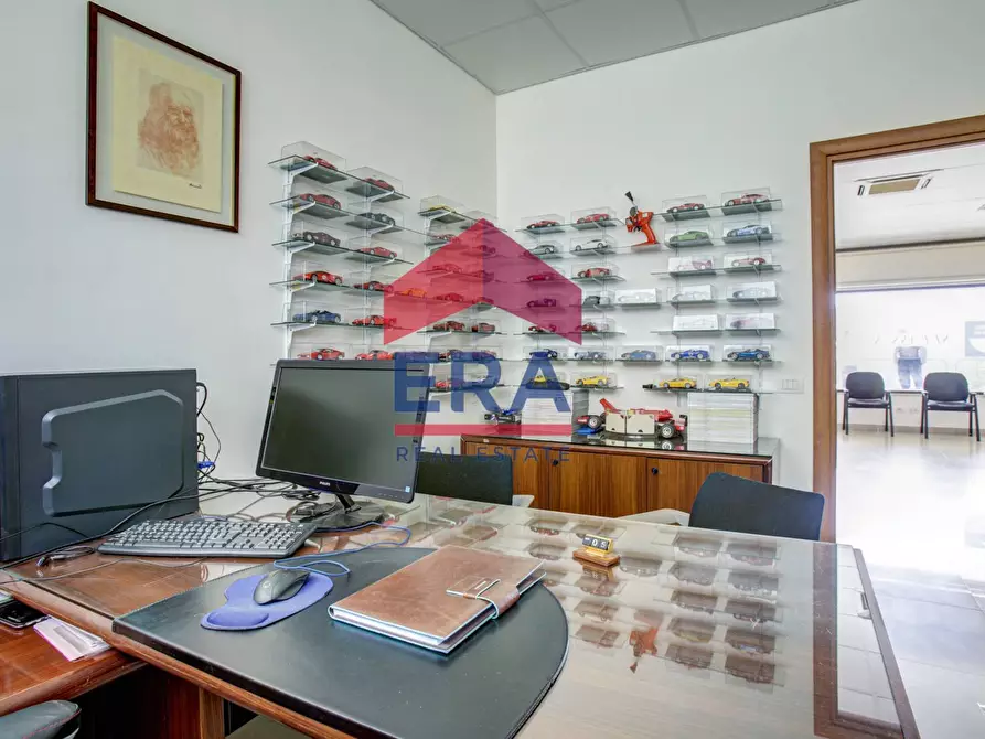 Immagine 16 di Locale commerciale in vendita  in Via Mario Vinciguerra a Roma