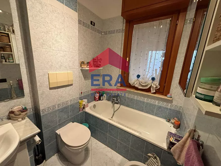 Immagine 22 di Appartamento in vendita  in Via Diego Valeri a Roma