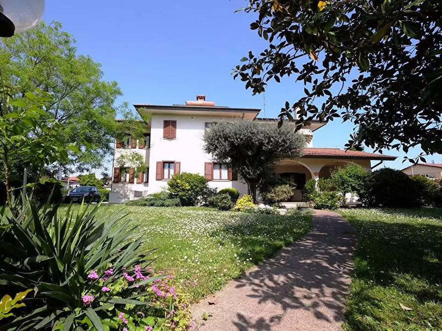 Immagine 1 di Villa in vendita  a Cordenons