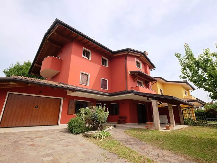 Immagine 2 di Villa in vendita  a Cordenons
