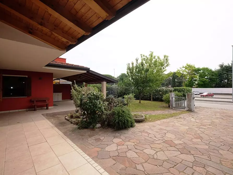 Immagine 3 di Villa in vendita  a Cordenons