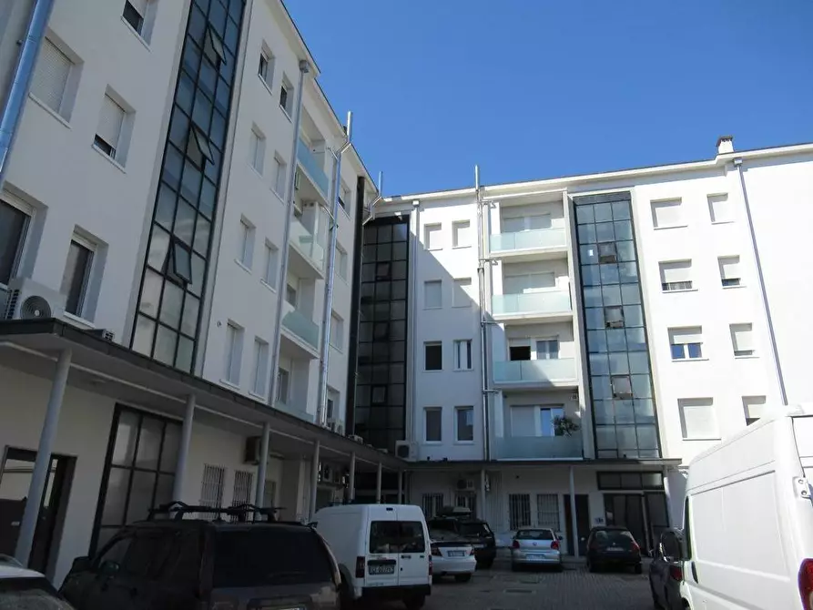 Immagine 2 di Appartamento in vendita  a Pordenone