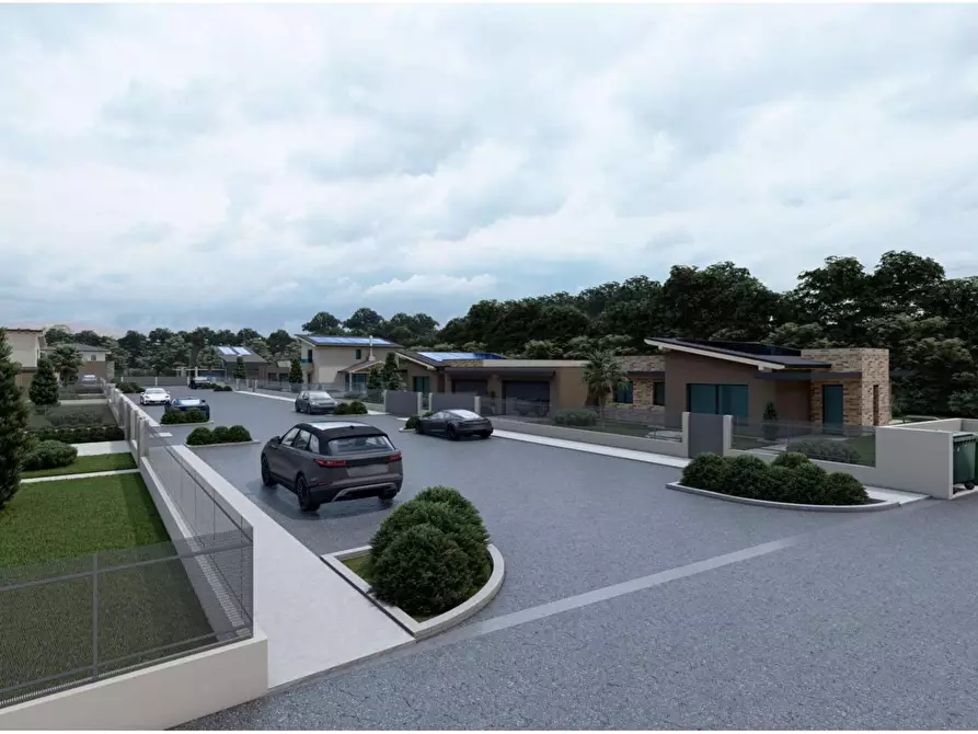 Immagine 3 di Villa in vendita  a Pordenone