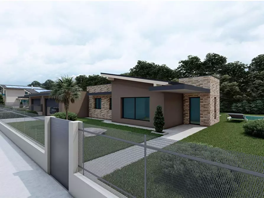 Immagine 1 di Villa in vendita  a Pordenone