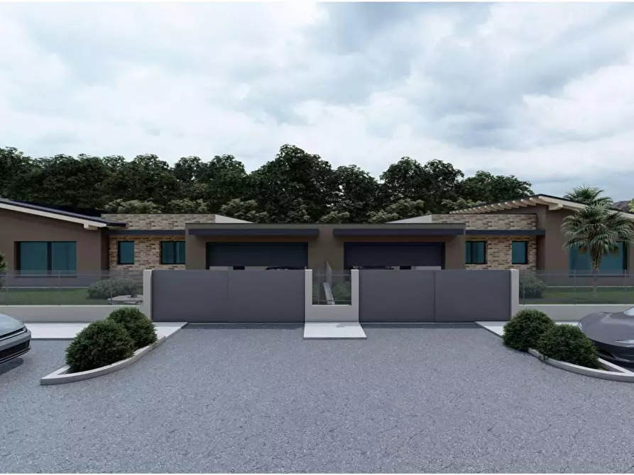 Immagine 2 di Villa in vendita  a Pordenone