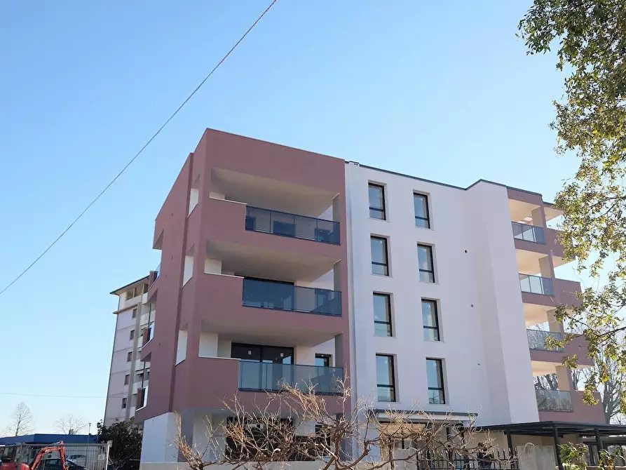 Immagine 2 di Appartamento in vendita  a Pordenone