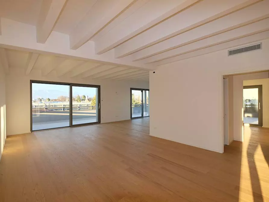 Immagine 2 di Attico in vendita  a Pordenone