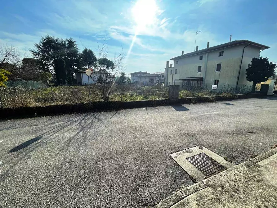 Immagine 2 di Terreno residenziale in vendita  a Cordenons