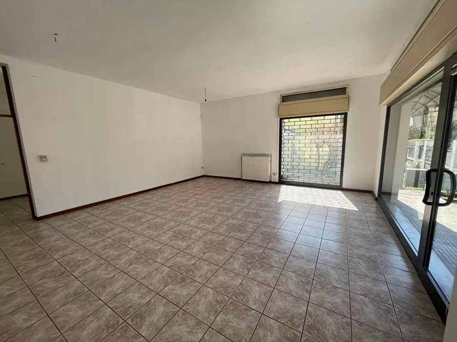 Immagine 3 di Negozio in affitto  a Cordenons