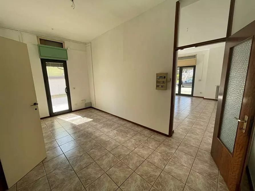 Immagine 7 di Negozio in affitto  a Cordenons