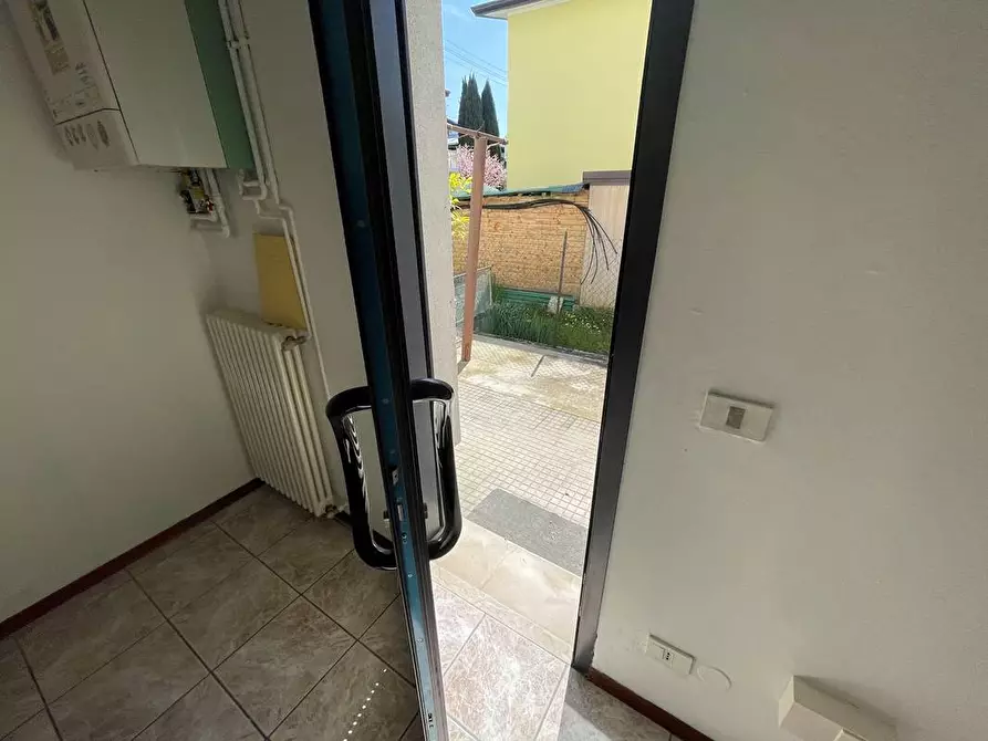 Immagine 8 di Negozio in affitto  a Cordenons