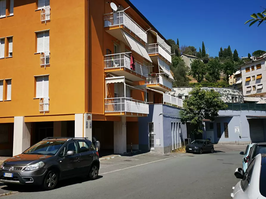 Immagine 1 di Locale commerciale in affitto  in Via Leopardi a Arenzano